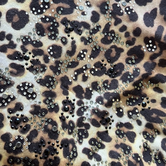 Bear shoulder leopard print top - Picture 2 of 5